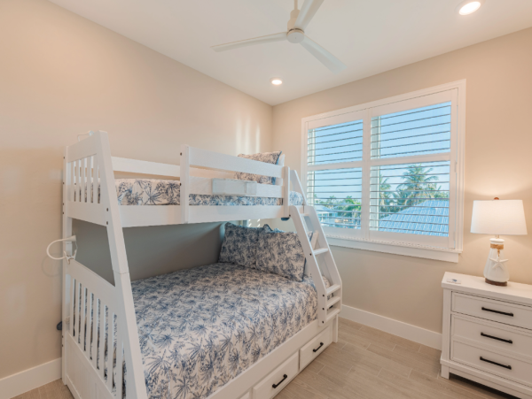Modern Coastal Beach House - Perfect for Families & Groups